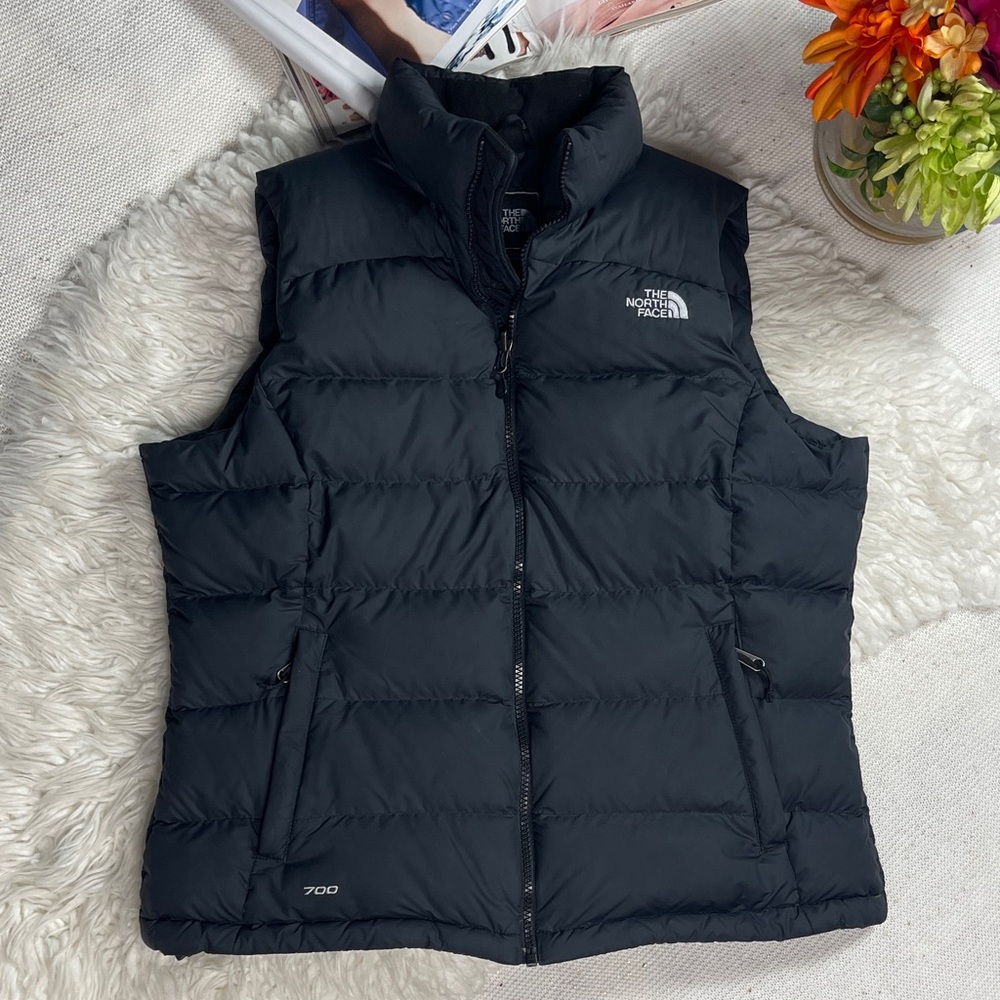 The North Face Black Women's 1996 Retro Nuptse Quilted 700 Down Vest - Picture 2 of 12